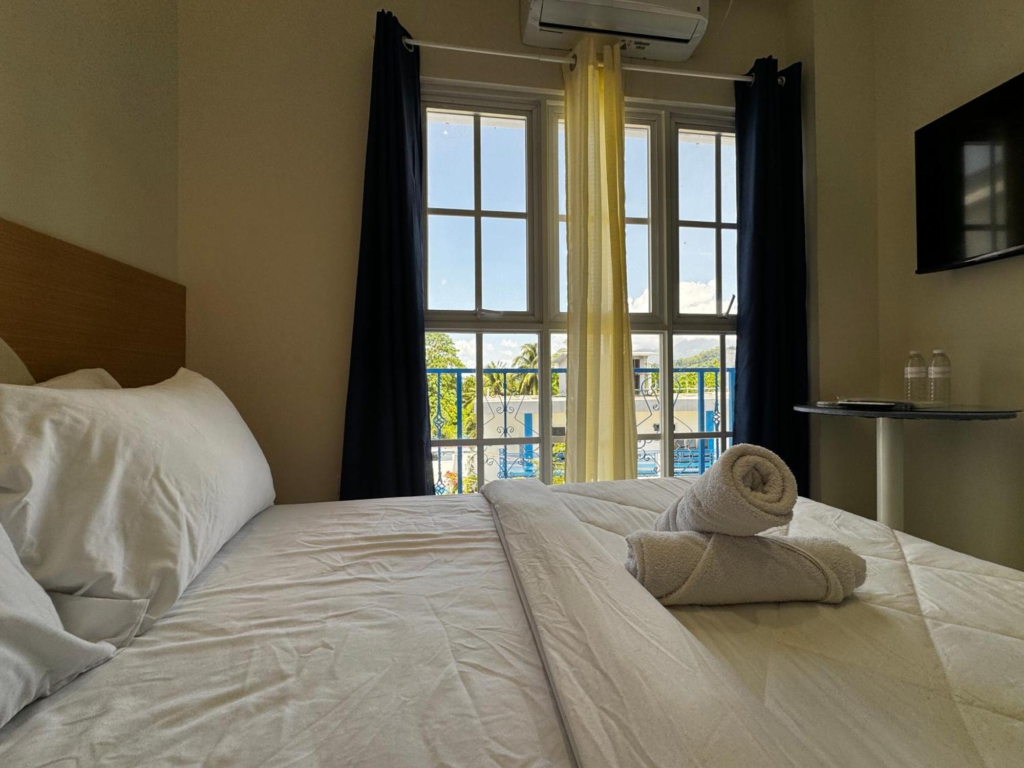 Bernese Resort Hotel Powered By Cocotel Ligao Номер фото