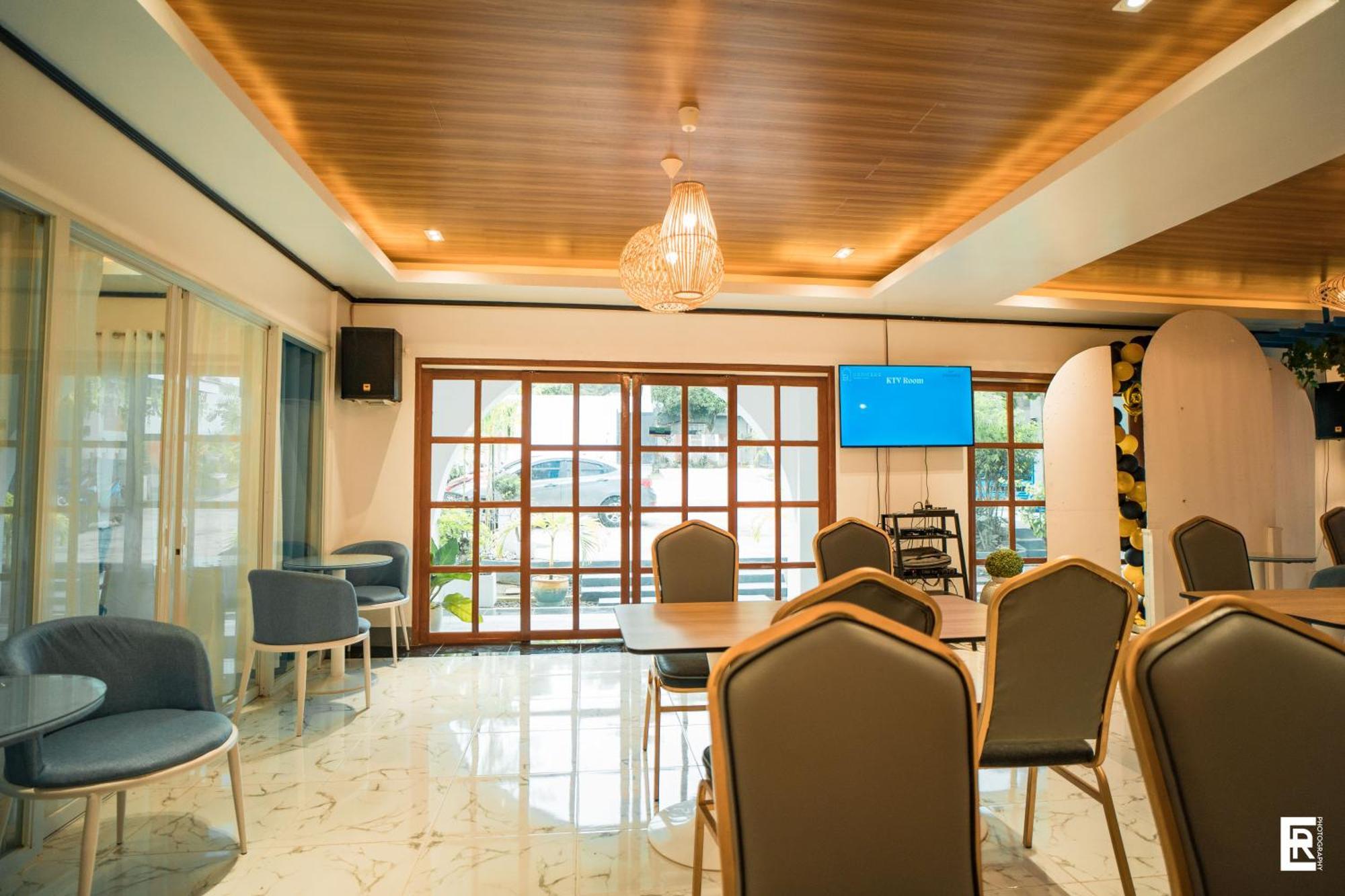 Bernese Resort Hotel Powered By Cocotel Ligao Экстерьер фото