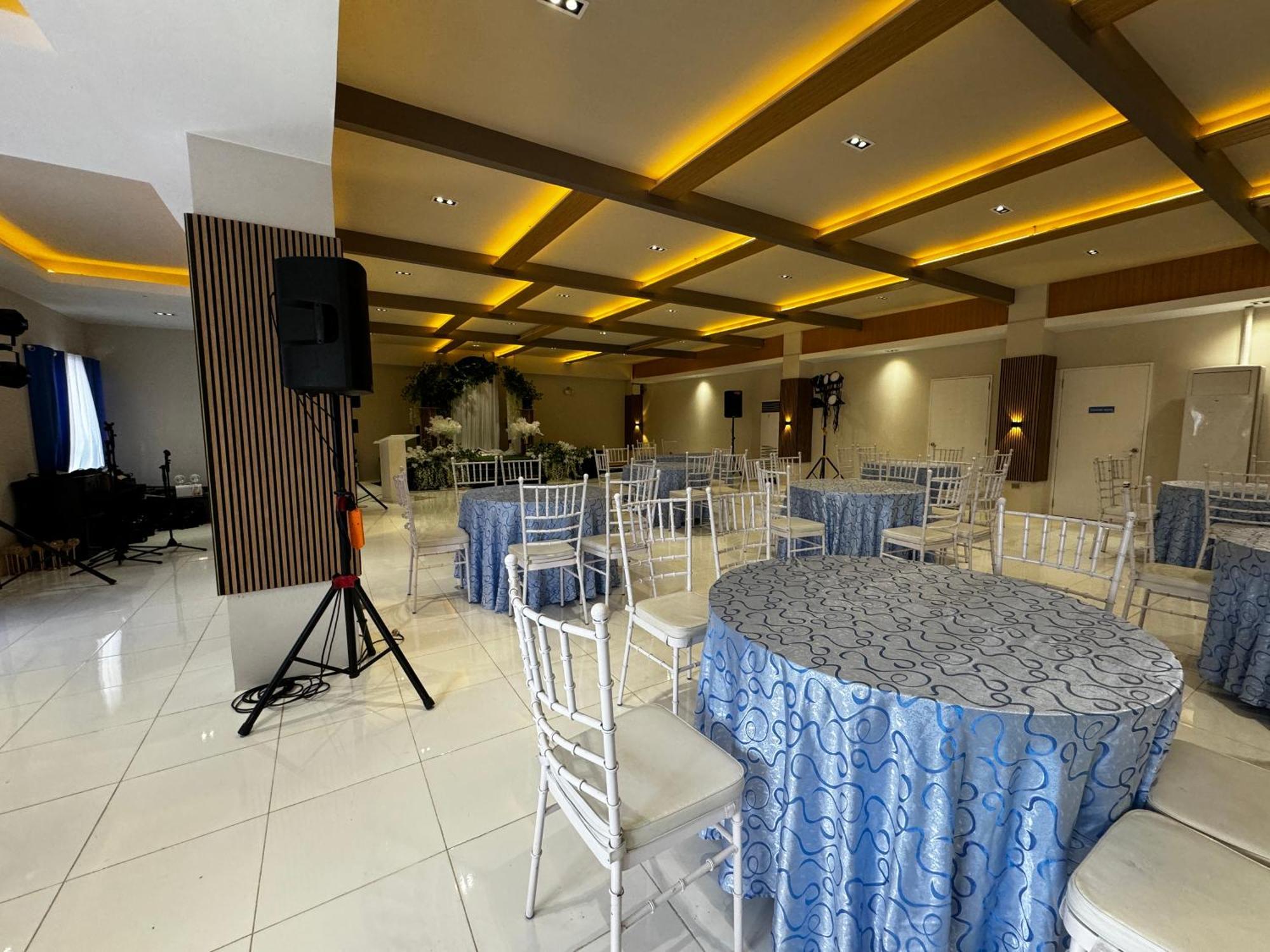 Bernese Resort Hotel Powered By Cocotel Ligao Экстерьер фото
