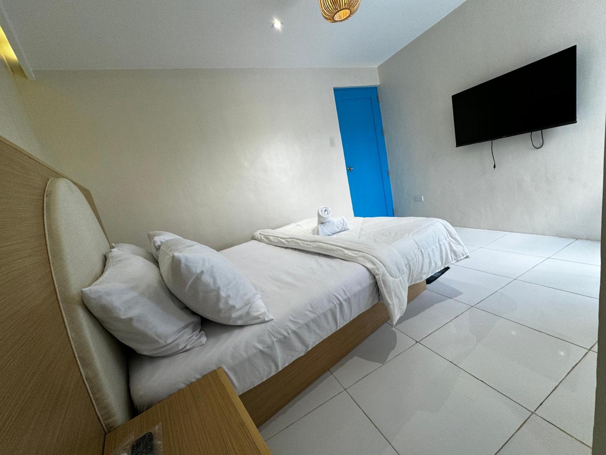 Bernese Resort Hotel Powered By Cocotel Ligao Номер фото
