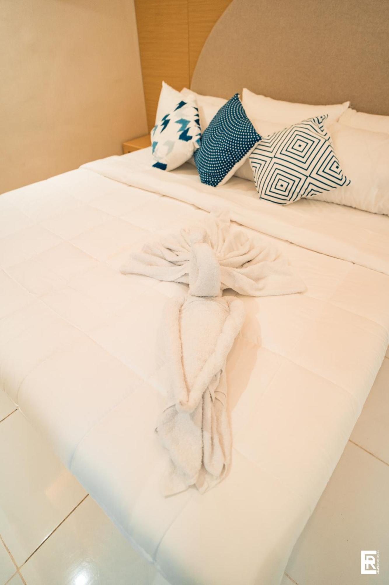 Bernese Resort Hotel Powered By Cocotel Ligao Номер фото