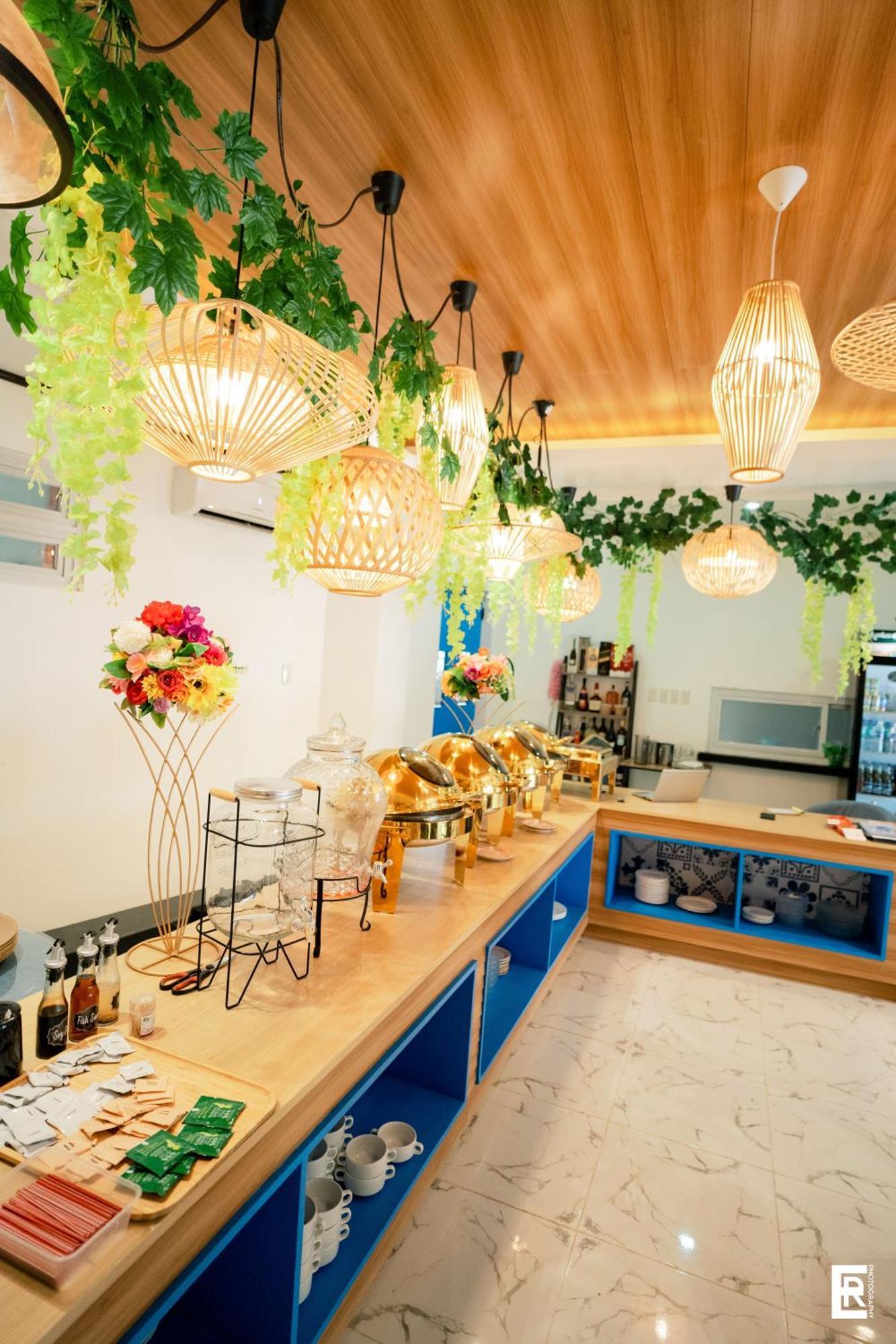 Bernese Resort Hotel Powered By Cocotel Ligao Экстерьер фото