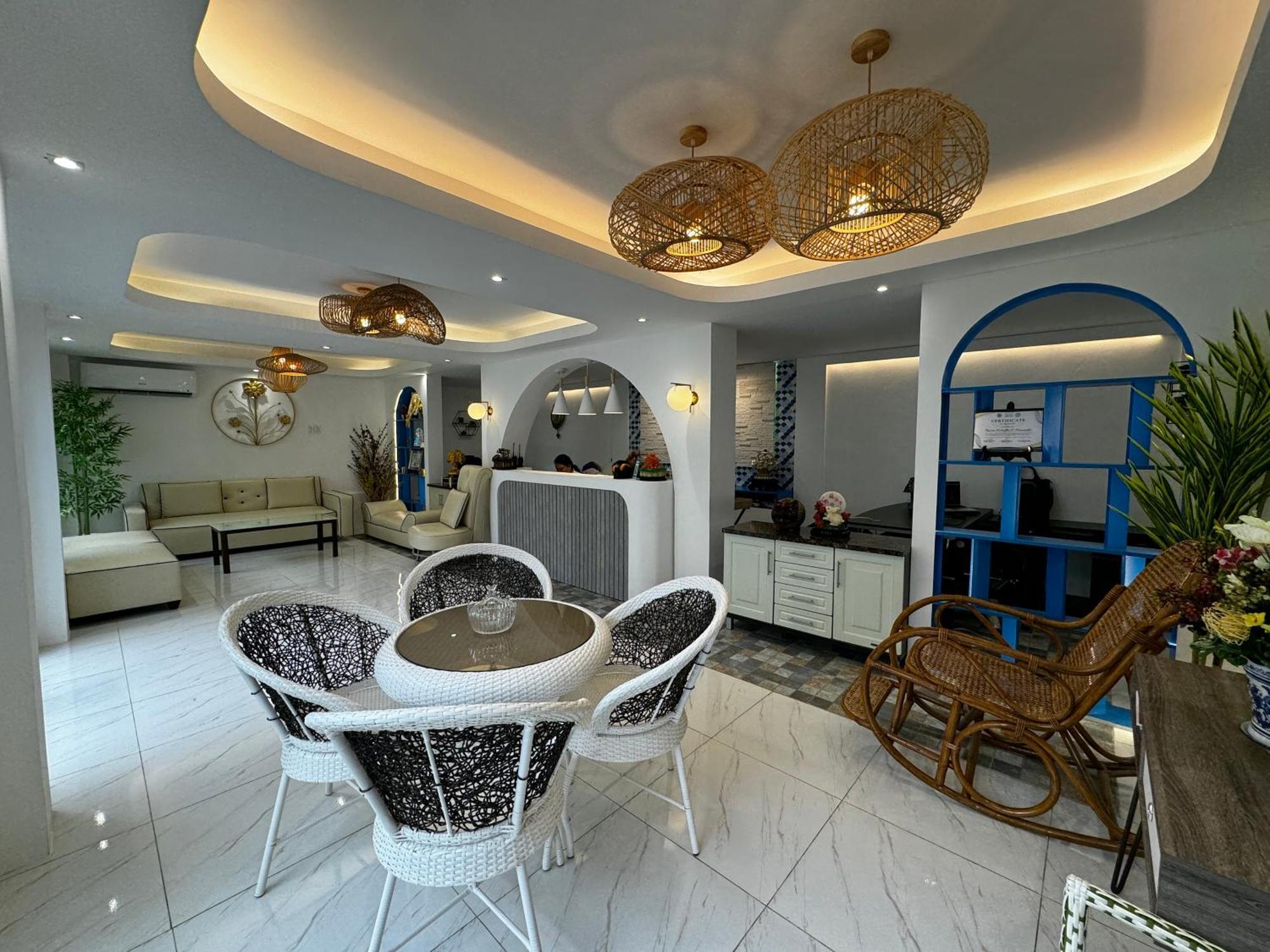 Bernese Resort Hotel Powered By Cocotel Ligao Экстерьер фото